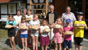 Ferienprogramm: Brot backen wie die Vorfahren